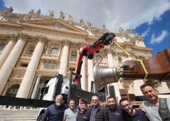 León XIV bendice campana de la “Capilla Sixtina valenciana” en Roma, reafirmando una tradición centenaria