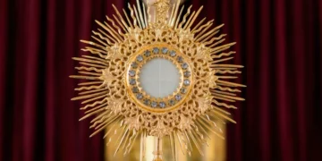Obispo de Saltillo advierte excomunión por robo de sagrario y Santísimo Sacramento