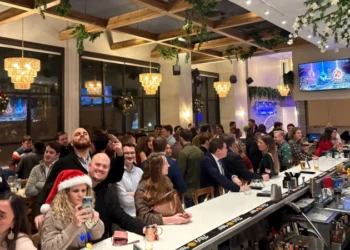 Washington D.C.: Jóvenes católicos forjan comunidad y reencuentran la fe en Emmaus Happy Hour