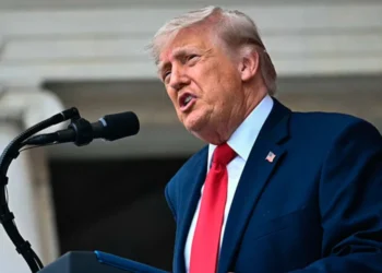 Trump arremete contra el Papa León XIV y alcalde de Chicago por reunión sobre Irán nuclear