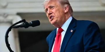 Trump arremete contra el Papa León XIV y alcalde de Chicago por reunión sobre Irán nuclear