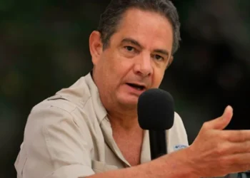 Colombia despide a Germán Vargas Lleras en emotiva misa de exequias, destacando su profunda fe y servicio al país