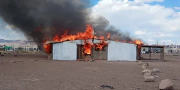 Incendio reduce a cenizas histórica capilla de San Luis Gonzaga en Chihuahua; comunidad parroquial se une