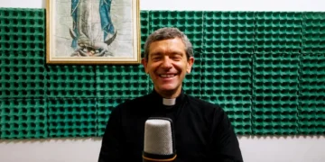 Sacerdote Julio Ampuero: la profunda misión de fe y transformación en Lima Sur, Perú