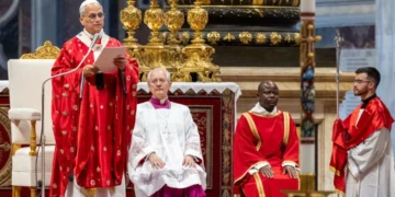Papa León XIV llama a abrir las puertas de la Iglesia y del corazón en Pentecostés