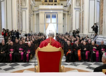 El Papa León XIV condena la mafia y la contaminación en Acerra, reclamando un compromiso ambiental