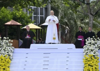 El Papa León XIV insta a Acerra a un nuevo pacto de justicia y cuidado de la creación