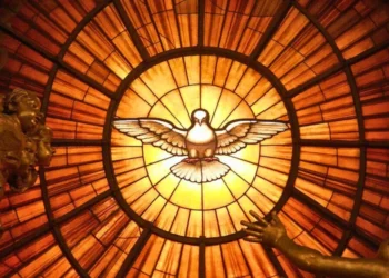 Docilidad y oración: claves para recibir el Espíritu Santo en Pentecostés, según teólogo de San Dámaso