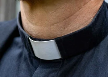 Dimisión del estado clerical: profundas implicaciones para un sacerdote según la ley de la Iglesia
