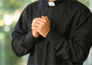 Arquidiócesis de León advierte a fieles sobre sacerdote suspendido que promueve un falso Vicario de Cristo
