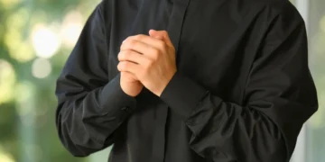 Arquidiócesis de León advierte a fieles sobre sacerdote suspendido que promueve un falso Vicario de Cristo