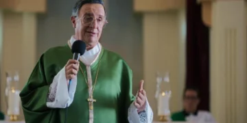 La película “Día 8: El soplo del Espíritu” se estrena en España, desvelando la vida del Padre Emiliano Tardif
