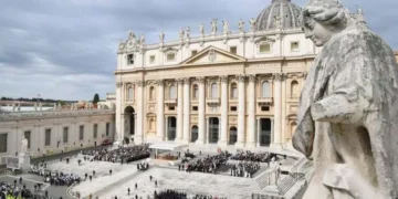 Informe sinodal sobre relaciones homosexuales polariza a la Iglesia bajo el pontificado de León XIV