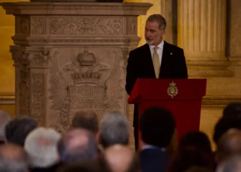 Rey Felipe VI da la bienvenida al Papa León XIV en España con un discurso que aborda fe, ciencia y unidad