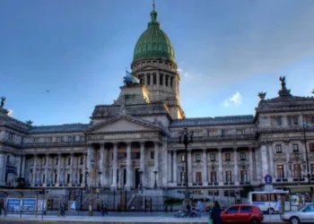 La Iglesia argentina, respaldada por el papa León XIV, alerta sobre la ley de propiedad privada