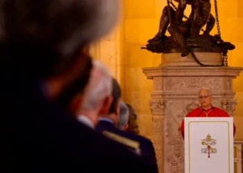 León XIV inicia su visita a España con un llamado al diálogo y la reconciliación