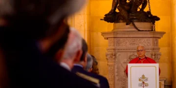 León XIV inicia su visita a España con un llamado al diálogo y la reconciliación