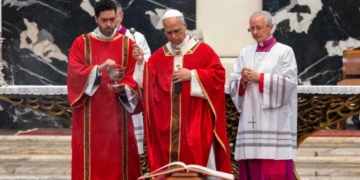 El Papa León XIV destaca el legado del cardenal Camillo Ruini en su funeral en San Pedro
