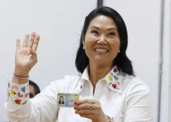 Keiko Fujimori gana la presidencia de Perú en un disputado balotaje con denuncias de fraude