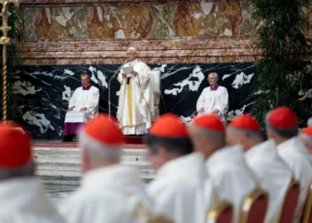 León XIV insta a cardenales a la unidad y la paz en Consistorio Extraordinario
