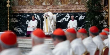 León XIV insta a cardenales a la unidad y la paz en Consistorio Extraordinario