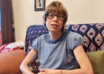 Encuentro en Madrid: Olga Elvira, joven con autismo, cumple su sueño de abrazar al papa León XIV