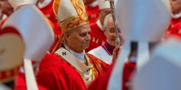 El Papa León XIV llama a la unidad en la solemnidad de San Pedro y San Pablo e impone el palio