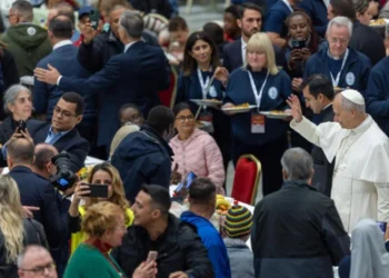 León XIV: la Iglesia, un refugio para los pobres frente a la injusticia y la indiferencia digital
