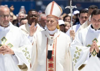 León XIV exhorta a sacerdotes a vivir la santidad en la unión con Cristo y la fraternidad