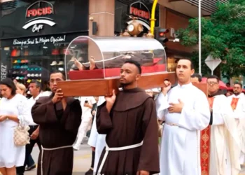 Reliquia de San Francisco de Asís inicia peregrinación por Colombia en Jubileo Franciscano de León XIV