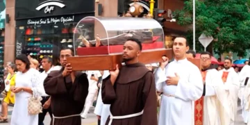 Reliquia de San Francisco de Asís inicia peregrinación por Colombia en Jubileo Franciscano de León XIV