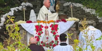 Derry lidera masiva procesión eucarística global bajo el pontificado del papa León XIV