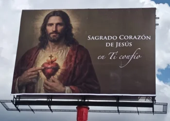 Mensaje de fe y paz: laicos mexicanos promueven el Sagrado Corazón de Jesús en espectaculares