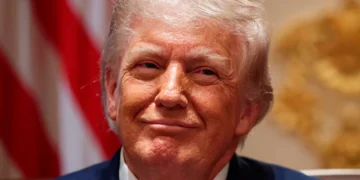 Apoyo de católicos estadounidenses al Papa León XIV disminuye entre republicanos; críticas de Trump polarizan opiniones