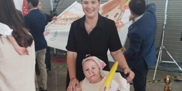 Alma, una niña luchadora, recibe la emotiva bendición del Papa León XIV en Madrid