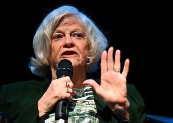 La policía británica investiga la muerte de Ann Widdecombe como asesinato; hay un detenido