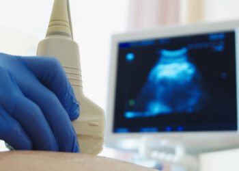 Cardenal Chomali apoya proyecto “Escucha su corazón” en Chile, que genera fuerte debate por el aborto