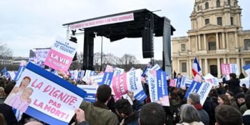 Francia aprueba su ley de fin de vida asistida entre intensas críticas y apelaciones de la Iglesia