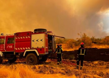 Estado de emergencia en Madrid por devastador incendio forestal: 20.000 evacuados y seminario desalojado