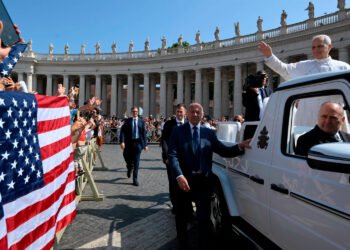 Papa León XIV reitera su amor por Estados Unidos, priorizando su misión universal como Pontífice