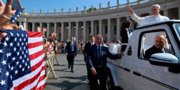 Papa León XIV reitera su amor por Estados Unidos, priorizando su misión universal como Pontífice