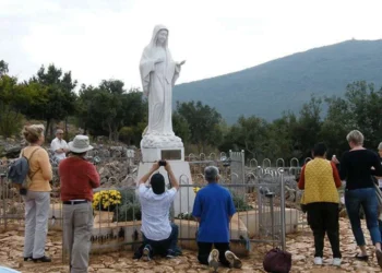 Vandalismo en Medjugorje: Incendian altar y atacan imágenes marianas; la Iglesia llama a la paz