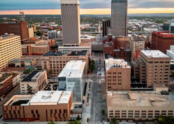 Nebraska: detienen a un hombre por proferir amenazas terroristas contra escuelas católicas y la familia del gobernador