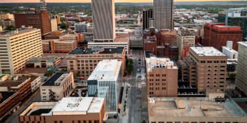 Nebraska: detienen a un hombre por proferir amenazas terroristas contra escuelas católicas y la familia del gobernador