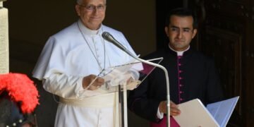 El Papa León XIV celebra el Ángelus en Castel Gandolfo y prepara encuentro musical con Andrea Bocelli