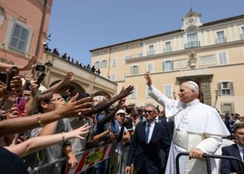 León XIV pide a la Iglesia intensificar la evangelización en las grandes ciudades a través de la oración