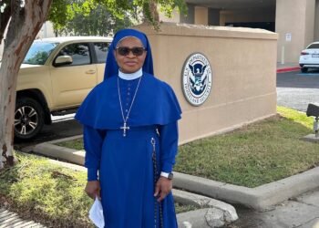 Abogado de hermana Leticia Ugboaja alerta sobre posible expulsión a tercer país tras cita con ICE