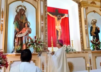 La iglesia Santa Ana de Camagüey restaura su retablo histórico con apoyo desde Estados Unidos