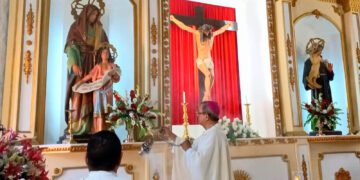 La iglesia Santa Ana de Camagüey restaura su retablo histórico con apoyo desde Estados Unidos