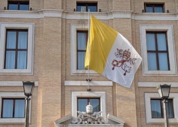 León XIV aprueba constitución vaticana que abre la presidencia de su gobierno a no cardenales